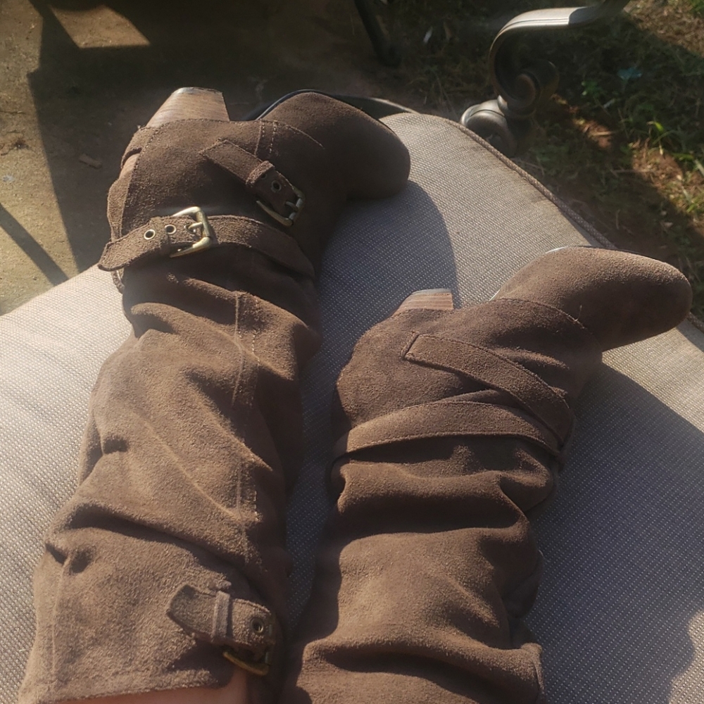 Super cute outlaw style leather suede boots